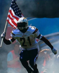 LADAINIAN TOMLINSON 8X10 PHOTO SAN DIEGO CHARGERS NFL FOOTBALL  - Picture 1 of 1