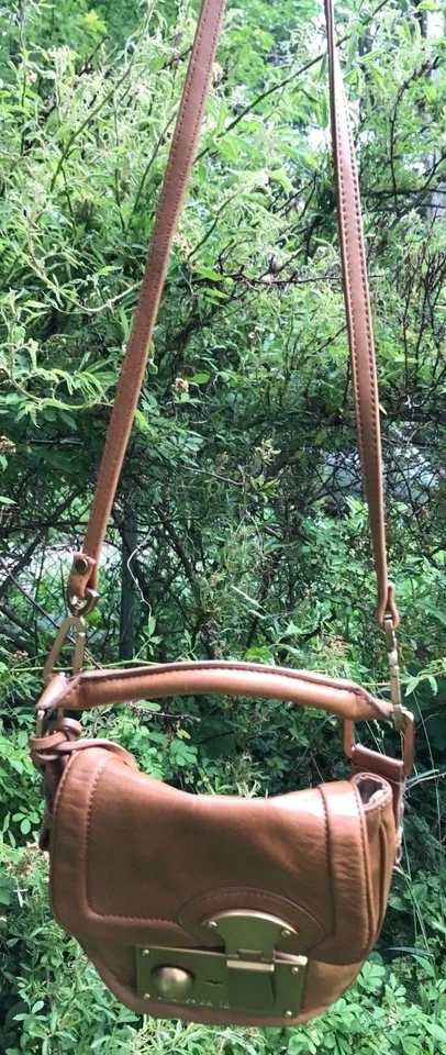 BOLSO ORGANIZADOR DE HOMBRO CONVERTIBLE BANDOLERA CONVERTIBLE Charles David Mini Petite de cuero  Foto 1 de 4