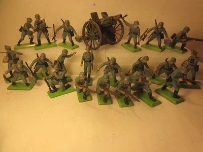 BRITAINS DEETAIL,LOT/21 WW II, GERMAN INFANTRY SOLDIERS + METAL CANNON - Image 1 of 4