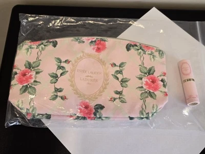 NUEVO Lápiz labial Laduree de tamaño completo Estee Lauder, rosa rebelde y bolsa de maquillaje Foto 1 de 4