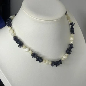 Perlenkette Modeschmuck weiß und lila polierte Steine Perlen trendy - Bild 1 von 10