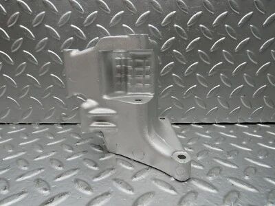 ⚙22829⚙ Кронштейн генератора переменного тока купе Mercedes-Benz C107 450SLC 1161551135 - Изображение 1 из 4