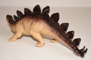 Greenbrier International Inc. Stegosaurus Dinosaurier Kunststoff Figur 8 3/4" lang - Bild 1 von 5