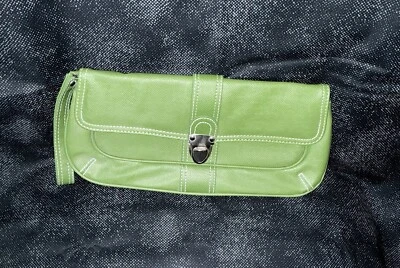 Bolso de mano sin asas MATRIX verde imitación cuero forrado con bloqueo de muñeca  Foto 1 de 3