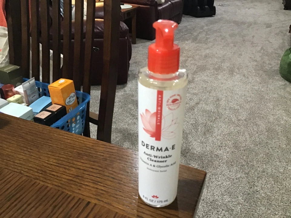 DERMA - E LIMPIADOR ANTIARRUGAS VITAMINA A Y ÁCIDO GLICÓLICO 6 OZ ¡NUEVO! Foto 1 de 1