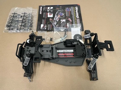 Chasis de camión de estadio Traxxas Rustler 1/10 2x2 resistente XL-5 rodillo parcial Foto 1 de 4