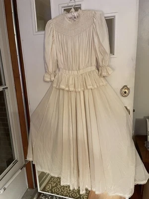 Vestido de novia hecho a mano con corpiño calado largo completo algodón batista marfil talla 4-6 Foto 1 de 4