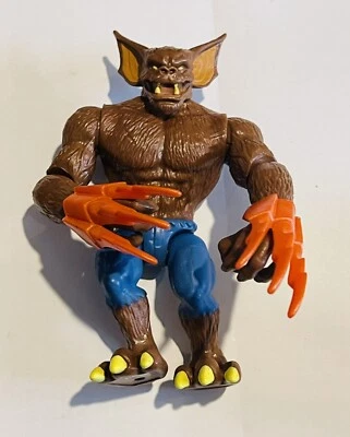 Figura de acción de colección DC Comics Man-Bat con accesorios de garra roja de 4,25" Foto 1 de 2