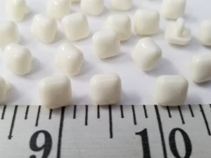 VINTAGE KNÖPFE KONVOLUT 12 KLEINE WEISSE MADE IN FRANCE TUZ2766 - Bild 1 von 2