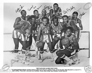 1982 HARLEM GLOBETROTTERS 8X10 TEAM PHOTO  - Picture 1 of 1