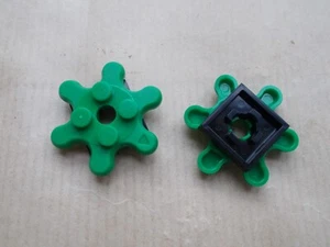 LEGO 27448 35442 TECHNIC GREEN GEAR WHEEL & BLACK TURNTABLE PACK SPARES 2X NEW - Picture 1 of 3