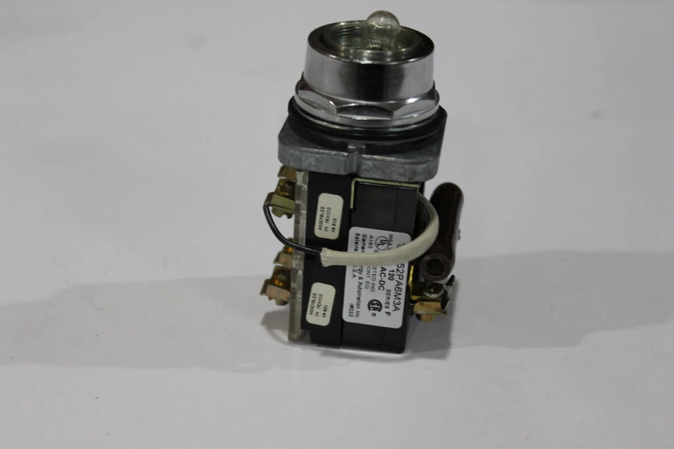 Siemens 52PA6M3A, luz piloto de empuje para prueba, tipo transformador, 120 V CA Foto 1 de 4