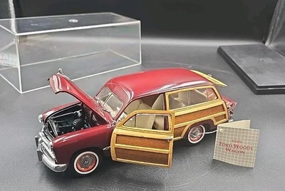 Franklin Mint 1949 FORD WOODY WAGON 1/24 B11TQ52 Die Cast Collectible Car + Case - Image 1 of 4