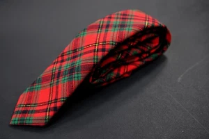 Men’s Red Green Gold Tartan Plaid Skinny Necktie Scottish Check Christmas Tie - Picture 1 of 3