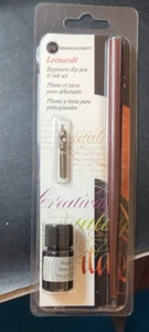 MANUSCRIPT LEONARDT ITALIC CALLIGRAPHY DIP PEN WITH ROUND HAND NIB & BLACK INK - Picture 1 of 2