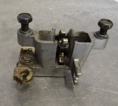 02-13 Yamaha Zuma 50 YW50R montaje bloqueo asiento 5ML-F4780-00-00 Foto 1 de 3