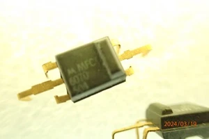 MFC6070 MOTOROLA VINTAGE 1W Audio Amp 6PIN 'QUIP' PACKAGE VERY RARE GOLD PINS - Picture 1 of 2