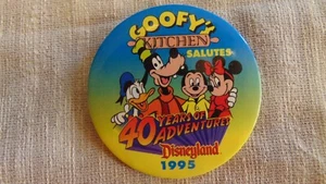 VINTAGE DISNEYLAND 1995 GOOFY 40 YEARS OF ADVENTURES BUTTON PINS NICE! - Picture 1 of 2