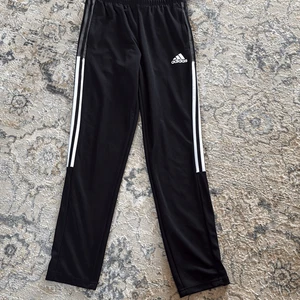 Adidas Youth Tiro 21 Training Tapered Track Pant Size 13/14 Black - Picture 1 of 5