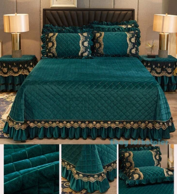 Luxury European palace Lace Velvet Bedspread Thick Soft Quilted Bedspread 3pcs - Image 1 of 4