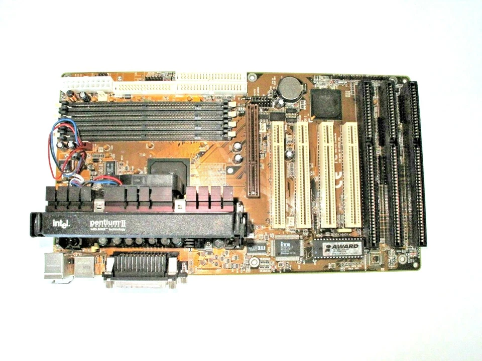SHUTTLE 637V22 Motherboard  + PENTIUM II SL2HE - Image 1 of 2