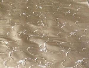 CREAM 100% SILK WITH CREAM EMBROIDERED LEAVES REMNANT 22"x 23" NEW - Picture 1 of 2