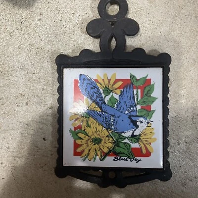 Azulejo vintage de hierro fundido y cerámica azul Jay Bird remache floral plato caliente Taiwán Foto 1 de 4