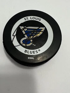 Chris Pronger Autographed St. Louis Blues Official Game Puck Signed - Picture 1 of 5