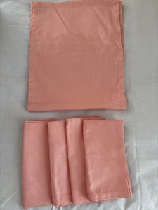Kim Seybert Living Table Runner & 4  Napkins Set Coral Pink - Picture 1 of 3