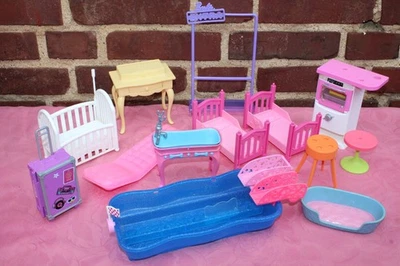 BARBIE MÖBEL GH PIZZAOFEN HUNDEPOOL BABYBETT HOCHBETT KOFFER GARDEROBE HUNDEKORB - Bild 1 von 3