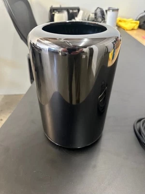 Mac Pro 2013, 12-Core CPU, 64GB RAM, 1TB SSD, Dual D700 - A1481 - Image 1 of 4