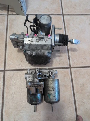 Juego de refuerzo de freno bomba ABS híbrido Toyota Prius C 2010-2015 47210-52020 Foto 1 de 4