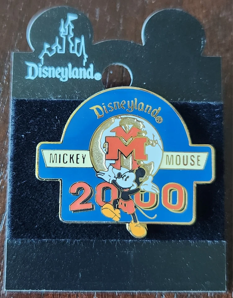 2000 Disneyland Mickey Mouse MM Logo Disney LE Pin, MOC, Pinpics 244 - Image 1 of 1
