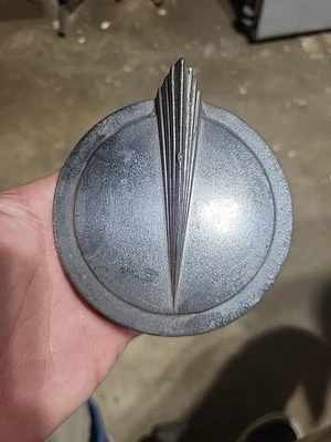 ART DECO Old 1920s 1930s Feathered Radiator Cap Gas Accessory 3 1/2” HOTROD  - Image 1 of 4