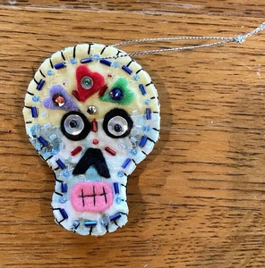 Tag der Toten Multicolor Totenkopf Upcycling Quilt Ornamente Dia de los Muertos - Bild 1 von 2