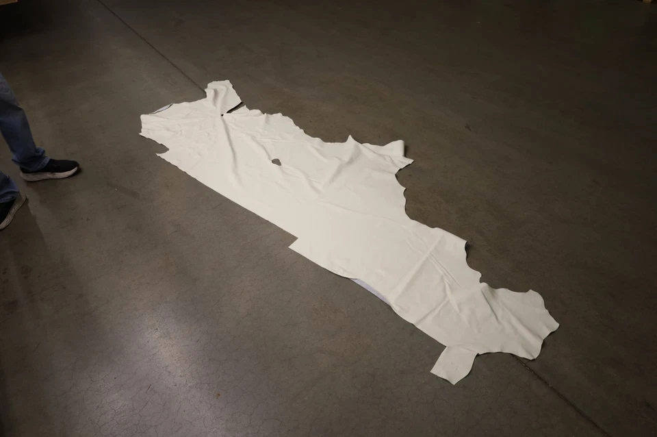 Pieza de chatarra de cuero blanco beige cuero cuero artesanía hágalo usted mismo #1836 Foto 1 de 1