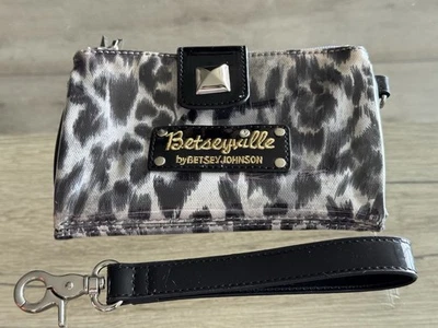 Cartera Betseyville Leopardo Blanco Doble Cara con Muñeca. Correa de Betsey Johnson Foto 1 de 4