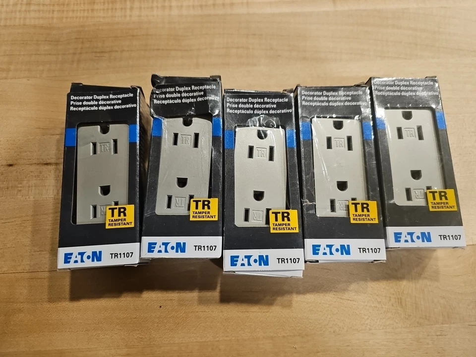 Eaton TR1107GY Tamper Resistant Deco Duplex Recept, Decor Outlet Gry Lot Of 5 - Image 1 of 1
