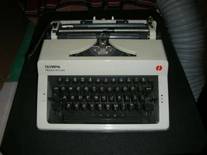 Vintage Olympia Monica Deluxe Typewriter - Picture 1 of 16