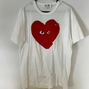 Comme Des Garcons PLAY Red Heart T-Shirt Größe XXL gebraucht / guter Zustand - Bild 1 von 4