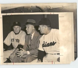 Cleveland Indians BÉISBOL Gerentes DE COLECCIÓN Deportes Raro 1954 Foto de Prensa - Imagen 1 de 2