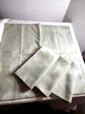 JUEGO DE 4 SERVILLETAS DE CENA Verde Pálido 18 x 18 MUY BONITAS. Foto 1 de 3