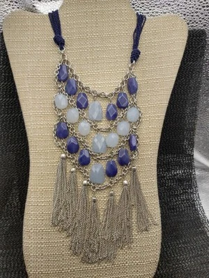 Collar Chico's Azul y Blanco Babero Borla Distintivo con Cierre de Garra de Langosta 18" Foto 1 de 4