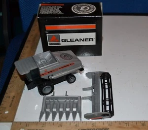 1993 70th Anniversary Gleaner Combine R-52 Toy 1/64 Scale - Picture 1 of 5