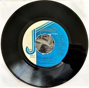 GREGORY ISAACS Heng On / Version EX 7" 45 RPM - Original 1989 Jamaican Press - Picture 1 of 2