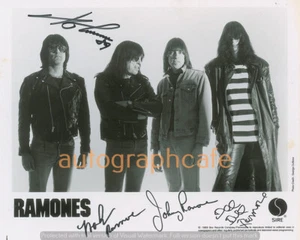 THE RAMONES 8 x 10 Zoll handsigniertes Foto - hochwertige Kopie des Originals (j) - Bild 1 von 1