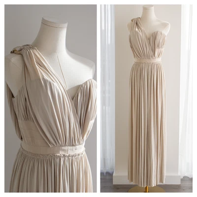 Vestido de noche plisado beige avena griega Louis Vuitton Foto 1 de 4