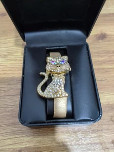 Gossip verstecktes Zifferblatt Katzenuhr Damen 31 mm goldfarben Glitzer schwarz braucht Batterie sehr guter Zustand - Bild 1 von 6