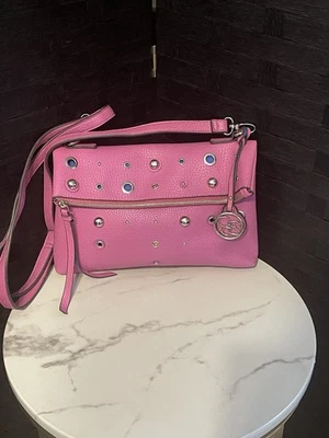 JESSICA SIMPSON STRAP CROSSBODY HANDBAG IN HOT PINK BLUE LINING NWOT Silv detail - Image 1 of 4