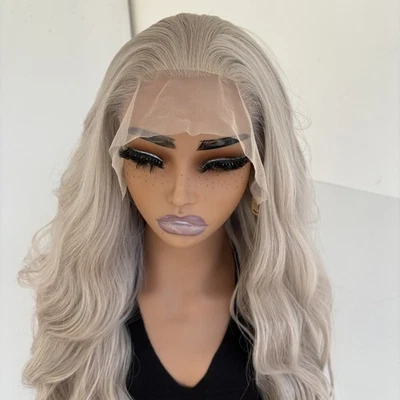 Peluca frontal larga ondulada plateada sintética resistente al calor de encaje en T Foto 1 de 4